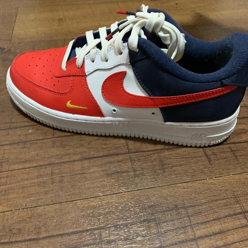 Big boys Nike sneakers